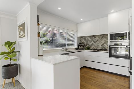 Photo of property in 2/16 Castleton Drive, Howick, Auckland, 2014