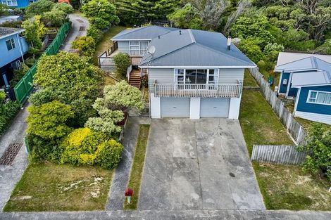 Photo of property in 11 De Castro Place, Titahi Bay, Porirua, 5022