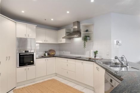 Photo of property in 2d/5 The Promenade, Takapuna, Auckland, 0622