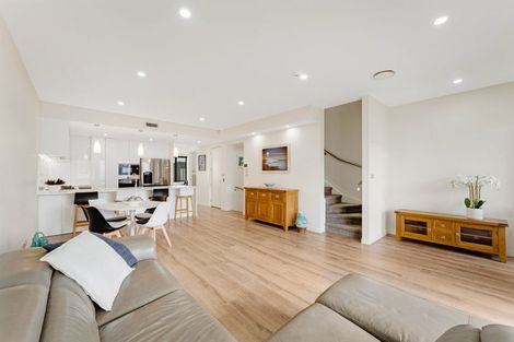 Photo of property in 72 Te Oneroa Way, Long Bay, Auckland, 0630