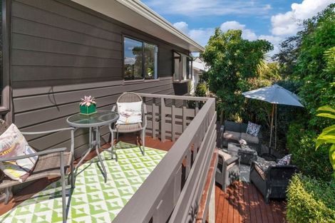 Photo of property in 2/39 Browns Bay Road, Browns Bay, Auckland, 0630