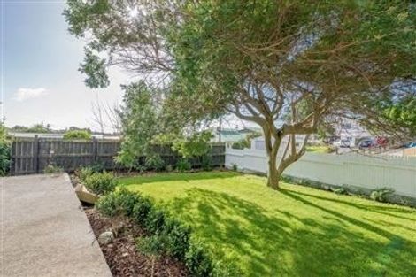 Photo of property in 6 Kaitawa Street, Waikanae Beach, Waikanae, 5036