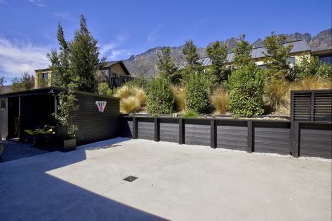 Photo of property in 12 Kinross Lane, Jacks Point, Queenstown, 9371