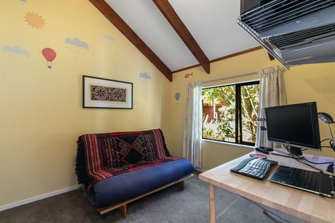 Photo of property in 2/10 Helicon Place, Totara Vale, Auckland, 0629