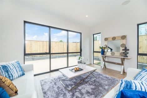 Photo of property in 11 Reserva Crescent, Kumeu, 0810