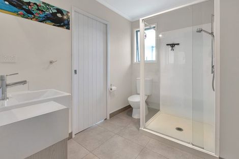 Photo of property in 9 Paradise Point Place, One Tree Point, 0118