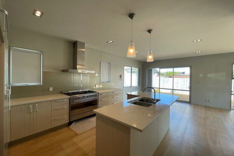 Photo of property in 8 Mana Lane, Pinehill, Auckland, 0632