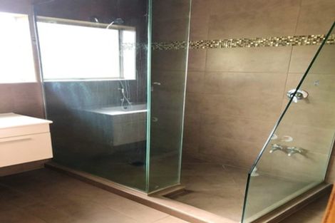 Photo of property in 2/205 Onewa Road, Birkenhead, Auckland, 0626