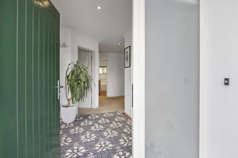 Photo of property in 1 Orlando Close, Frankleigh Park, New Plymouth, 4310