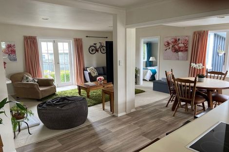 Photo of property in 12a Oxford Street, Martinborough, 5711