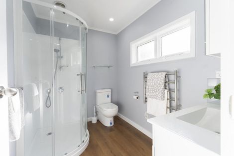 Photo of property in 100 Retreat Road, Avonside, Christchurch, 8061