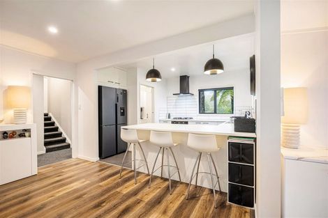 Photo of property in 6 Tawari Road, Henderson Valley, Auckland, 0612