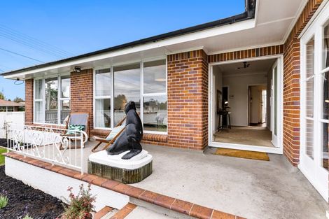 Photo of property in 58 Yeovil Road, Te Atatu Peninsula, Auckland, 0610