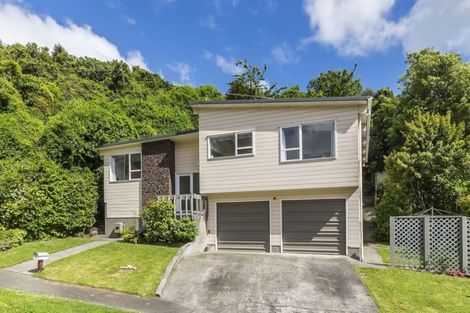 Photo of property in 6 Saint Annes Square, Tawa, Wellington, 5028