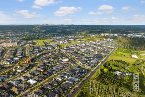 Photo of property in 37 Nobilo Road, Kumeu, 0810