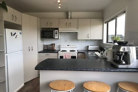 Photo of property in 2/20 Woodlands Crescent, Browns Bay, Auckland, 0630