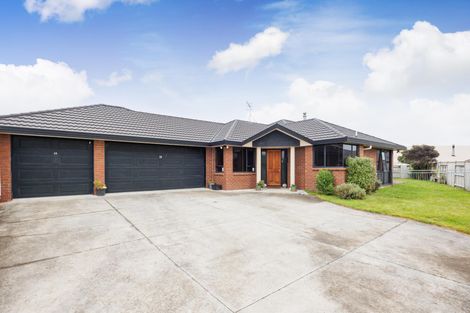 Photo of property in 12 Walnut Grove, Kelvin Grove, Palmerston North, 4414