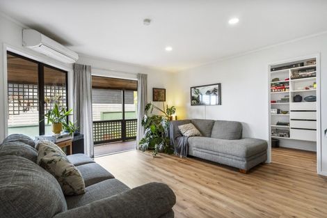 Photo of property in 2/36 Beulah Avenue, Rothesay Bay, Auckland, 0630