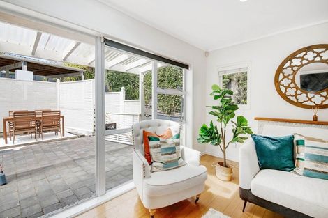 Photo of property in 5 William Souter Street, Forrest Hill, Auckland, 0620