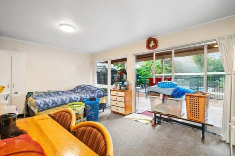 Photo of property in 27 Walpole Avenue, Hillpark, Auckland, 2102