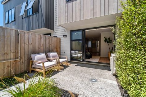 Photo of property in 1092c Great North Road, Point Chevalier, Auckland, 1022