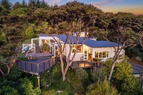 Photo of property in 92 Paekakariki Hill Road, Pauatahanui, Porirua, 5381