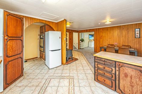 Photo of property in 35 Weraroa Road, Waverley, 4510