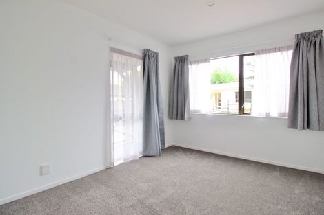 Photo of property in 2/708 Swanson Road, Swanson, Auckland, 0612