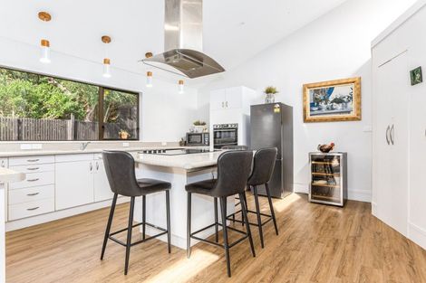 Photo of property in 3 Oak Avenue, Paremata, Porirua, 5024