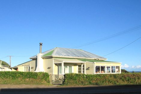 Photo of property in 1 Rangiuru Road, Otaki Beach, Otaki, 5512