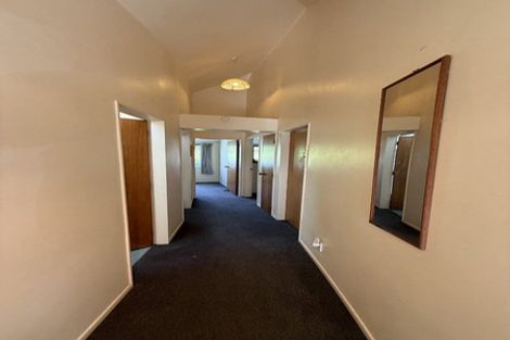 Photo of property in 5 Oak Grove, Mount Cook, Wellington, 6011