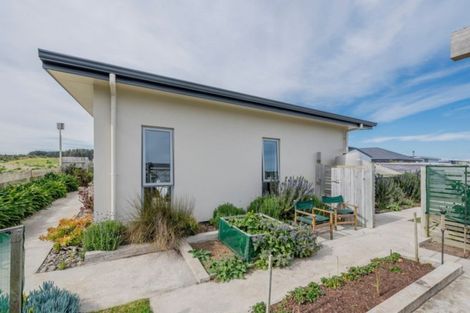 Photo of property in 33 Forbes Road, Foxton Beach, Foxton, 4815