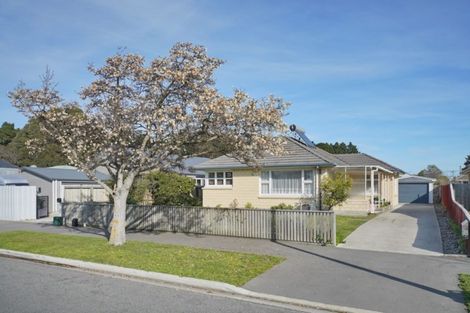 Photo of property in 98 Bickerton Street, Wainoni, Christchurch, 8061