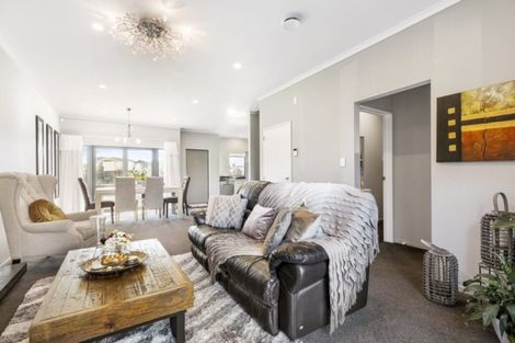 Photo of property in 41 Becker Drive, Weymouth, Auckland, 2103