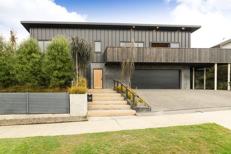 Photo of property in 125 Cashmere Drive, Fitzherbert, Palmerston North, 4410