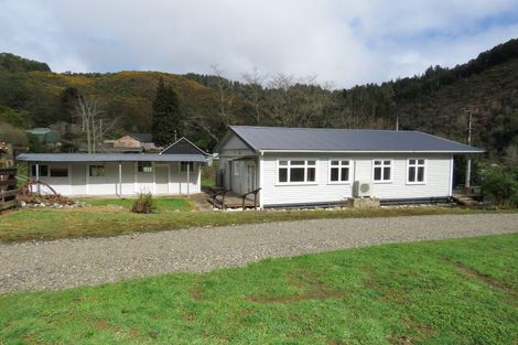 Photo of property in 58 Trennery Street, Blacks Point, Reefton, 7830