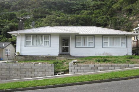 Photo of property in 22 Holmes Grove, Naenae, Lower Hutt, 5011