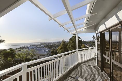 Photo of property in 4 Catherine Crescent, Moturoa, New Plymouth, 4310