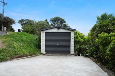 Photo of property in 135 Ruskin Road, Newlands, Wellington, 6037