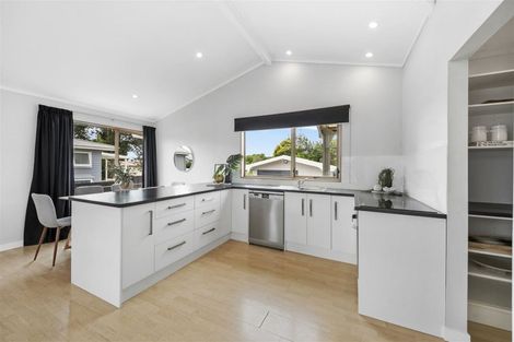 Photo of property in 20 Stonehurst Avenue, Waiuku, 2123