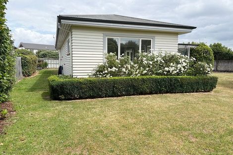 Photo of property in 102 Wairakei Road, Bryndwr, Christchurch, 8052