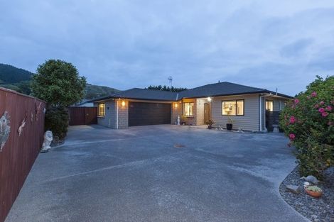 Photo of property in 22 Georgia Grove, Paraparaumu, 5032