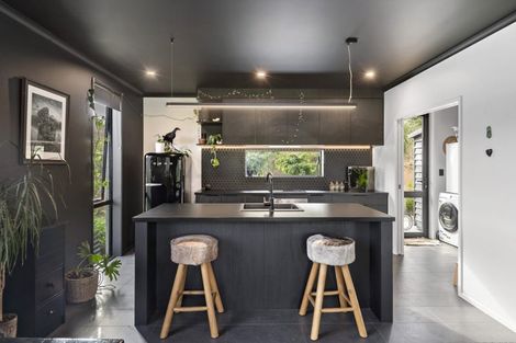 Photo of property in 10 Tari Road, Pukeatua, 3880