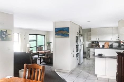 Photo of property in 18 Glencoe Road, Browns Bay, Auckland, 0630