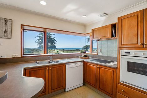 Photo of property in 32 Marine Parade, Mount Maunganui, 3116