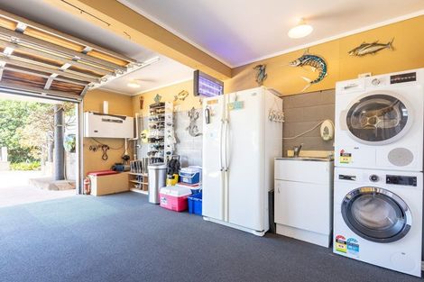 Photo of property in Signal Stn Road, Pouto, Te Kopuru, 0391