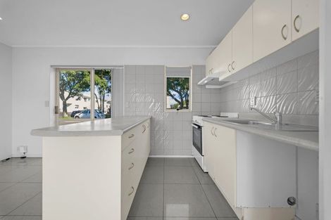 Photo of property in 11 Lockington Avenue, Henderson, Auckland, 0612
