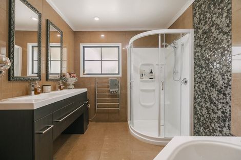 Photo of property in 20 Abby Road, Fitzherbert, Palmerston North, 4410