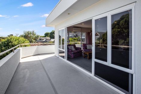 Photo of property in 17a Groves Road, Raumati Beach, Paraparaumu, 5032