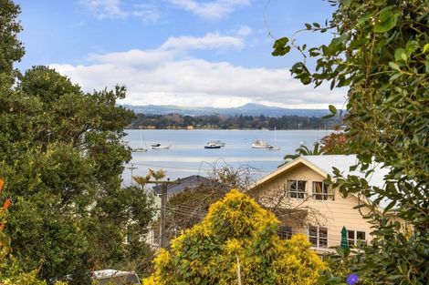 Photo of property in 18 Omokoroa Road, Omokoroa, 3114